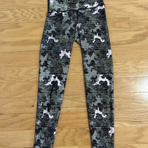 EMILY HSU HIGH WAIST PUZZLE PIECES CAMO LEGGINGS - Picture 3 of 7
